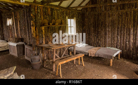 CAPE RANDOM, Neufundland, Kanada - Schlafzimmer in der Kabine, Random Passage Film, Replik des Fischerdorf. Stockfoto