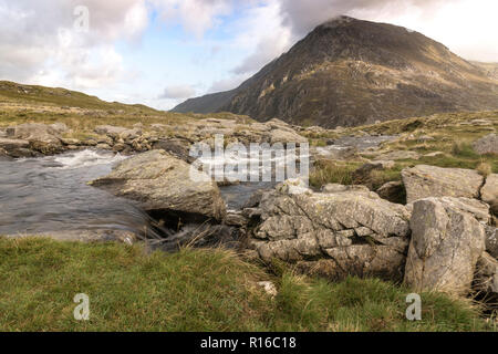 Pen Jahr Ole Wen von Llyn Idwal, Snowdonia National Park, Wales genommen Stockfoto