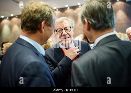 09.November 2018, Berlin: Eberhard Diepgen (CDU), ehemaliger Regierender Bürgermeister von Berlin, kommt zu einer Zeremonie der Ernst Freiberger-Stiftung eine Büste für ehemalige Bundeskanzler Helmut Kohl, der 2017 starb, zu enthüllen. Foto: Gregor Fischer/dpa Stockfoto