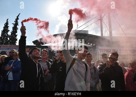 Athen, Griechenland. 9. Nov 2018. Studenten protestieren gegen Reformen im Bildungssystem vor dem Ministerium für Bildung in Athen, Griechenland. Credit: Nicolas Koutsokostas/Alamy Leben Nachrichten. Stockfoto
