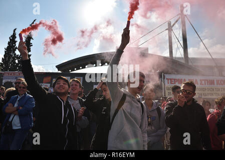 Athen, Griechenland. 9. Nov 2018. Studenten protestieren gegen Reformen im Bildungssystem vor dem Ministerium für Bildung in Athen, Griechenland. Credit: Nicolas Koutsokostas/Alamy Leben Nachrichten. Stockfoto