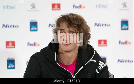 London, Großbritannien. 09 Nov, 2018. London, Großbritannien. 9 Nov, 2018. Alexander Zverev (Deutschland) Während die Medien Tag am Nitto ATP World Tour Finals in London in der O2, London, England am 9. November 2018. Foto von Andy Rowland. Credit: Andrew Rowland/Alamy leben Nachrichten Stockfoto