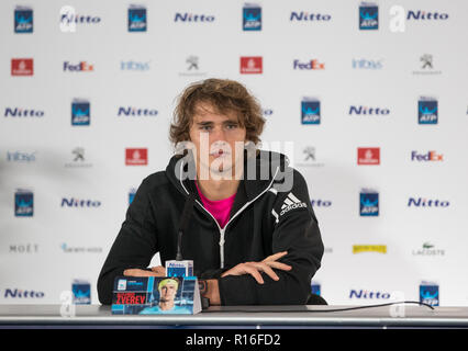 London, Großbritannien. 09 Nov, 2018. London, Großbritannien. 9 Nov, 2018. Alexander Zverev (Deutschland) Während die Medien Tag am Nitto ATP World Tour Finals in London in der O2, London, England am 9. November 2018. Foto von Andy Rowland. Credit: Andrew Rowland/Alamy leben Nachrichten Stockfoto