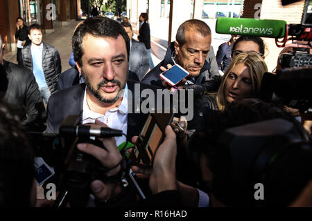 Roma, Rpma, Italien. 20. Jan 2016. Minister des Innern und italienischen stellvertretenden Ministerpräsidenten Matteo Salvini beobachtet, als er in den Medien nach der Präsentation der Aufklärungskampagne gegen die von der Polizei organisiert Cyberbullying. Credit: Cosimo Martemucci/SOPA Images/ZUMA Draht/Alamy leben Nachrichten Stockfoto