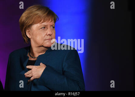 Greifswald, Deutschland. 09 Nov, 2018. Bundeskanzlerin Angela Merkel besucht die Ehrung von 280 jungen Meistern in der Kathedrale von der Handwerkskammer. Greifswald ist in Merkels Wahlkreis. Vor knapp zwei Wochen, Merkel hatte angekuendigt, nicht fuer Bundesamt würde erneut ausführen. Quelle: Stefan Sauer/dpa/Alamy leben Nachrichten Stockfoto