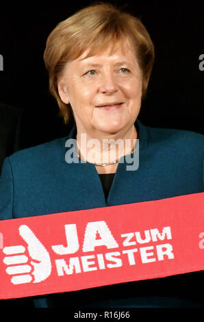 Greifswald, Deutschland. 09 Nov, 2018. Bundeskanzlerin Angela Merkel besucht die Ehrung von 280 jungen Meistern in der Kathedrale von der Handwerkskammer. Greifswald ist in Merkels Wahlkreis. Vor knapp zwei Wochen, Merkel hatte angekuendigt, nicht fuer Bundesamt würde erneut ausführen. Quelle: Stefan Sauer/dpa/Alamy leben Nachrichten Stockfoto