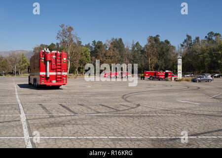 Los Angeles, Kalifornien, USA. 9 Nov, 2018. Inszenierung für den Griffith Park Bürste Feuer. Credit: Chester Braun/Alamy leben Nachrichten Stockfoto