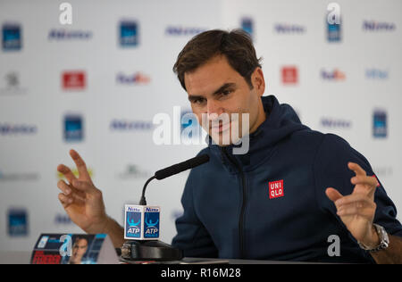 London, Großbritannien. 09 Nov, 2018. Roger Federer (Schweiz) Während die Medien Tag am Nitto ATP World Tour Finals in London in der O2, London, England am 9. November 2018. Foto von Andy Rowland. Credit: Andrew Rowland/Alamy leben Nachrichten Stockfoto