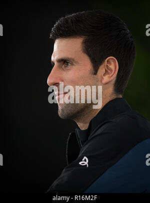 London, Großbritannien. 09 Nov, 2018. Novak Djokovic (Serbien) Während die Medien Tag am Nitto ATP World Tour Finals in London in der O2, London, England am 9. November 2018. Foto von Andy Rowland. Credit: Andrew Rowland/Alamy leben Nachrichten Stockfoto