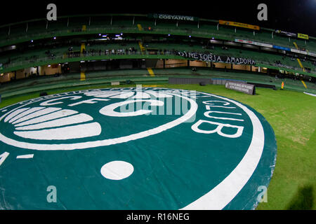 Curitiba, Brasilien. 09 Nov, 2018. Protest der Fans und leer steht bei Coritiba gegen Goiás, Spiel gültig für die 36. Runde der brasilianischen Meisterschaft 2018 Série B. Major Antonio Couto Pereira Stadium. Curitiba, PR. Credit: Reinaldo Reginato/FotoArena/Alamy leben Nachrichten Stockfoto