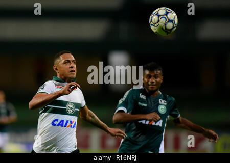 Curitiba, Brasilien. 09 Nov, 2018. Leandro Silva und Maranhão während Coritiba gegen Goiás, ein Gleiches gilt für die 36. Runde der brasilianischen Meisterschaft 2018 Série B. Major Antonio Couto Pereira Stadium. Curitiba, PR. Credit: Reinaldo Reginato/FotoArena/Alamy leben Nachrichten Stockfoto