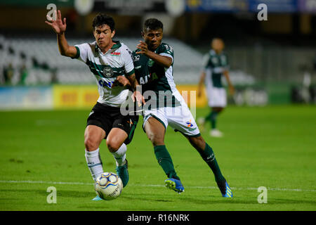 Curitiba, Brasilien. 09 Nov, 2018. Matheus Bueno und Maranhão während Coritiba gegen Goiás, ein Gleiches gilt für die 36. Runde der brasilianischen Meisterschaft 2018 Série B. Major Antonio Couto Pereira Stadium. Curitiba, PR. Credit: Reinaldo Reginato/FotoArena/Alamy leben Nachrichten Stockfoto