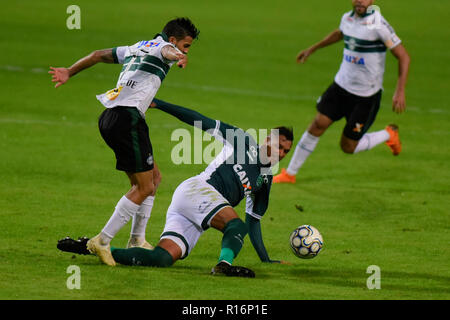 Curitiba, Brasilien. 09 Nov, 2018. Guilherme Parede und David während Coritiba gegen Goiás, ein Gleiches gilt für die 36. Runde der brasilianischen Meisterschaft 2018 Série B. Major Antonio Couto Pereira Stadium. Curitiba, PR. Credit: Reinaldo Reginato/FotoArena/Alamy leben Nachrichten Stockfoto