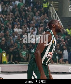 Athen, Griechenland. 9 Nov, 2018. Stephan Lasme von Panathinaikos BC reagiert während des 2018/2019 Turkish Airlines EuroLeague Saison Runde 6 Spiel zwischen OPAP Panathinaikos Athen und Olympiakos Piräus Piräus an oaka Arena. Final Score: Panathinaikos 93 - 80 Olympiakos Credit: Ioannis Alexopoulos/SOPA Images/ZUMA Draht/Alamy leben Nachrichten Stockfoto