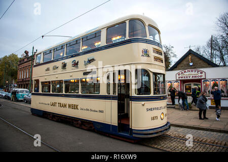 Sheffields letzte Straßenbahn stolz auf der Route an crich Straßenbahn Dorf, Derbyshire, Großbritannien Stockfoto