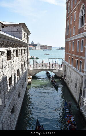 Bild des Wasser Kanal von der Seufzerbrücke genommen Stockfoto