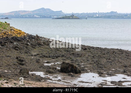 Die Skyline von Edinburgh Inchcolm Insel Firth von weiter gesehen Stockfoto