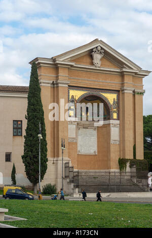 Rom, Italien, 26. Oktober 2018: Der Scala Santa in der Piazza di San Giovanni Stockfoto