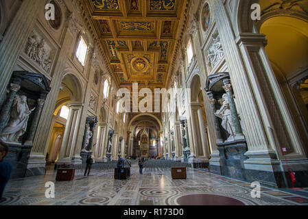 Rom, Italien, 26. Oktober 2018: die Innere des Archbasilica St. Johannes im Lateran Stockfoto