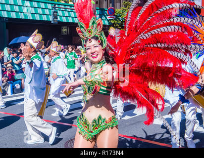 Tokio - Aug 25: Teilnehmer der Asakusa samba Carnival in Tokyo Japan am 25. August 2018. Der Asakusa samba Carnival ist das größte seiner Art in Stockfoto