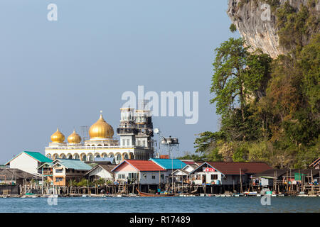 Die Koh Panyi muslimischen Fischerdorf in der Bucht von Pang Nga, Thailand Stockfoto
