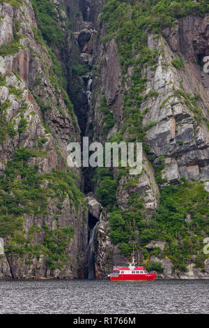 ROCKY HARBOUR, Neufundland, Kanada - Tour Boot auf Western Brook Pond, im Gros Morne National Park. Stockfoto