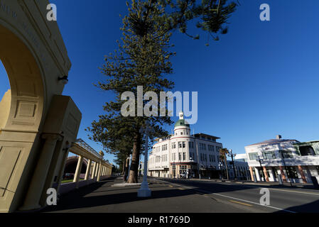 Marine Parade in der Stadt Napier, grenzt an den Strand Domäne Stockfoto