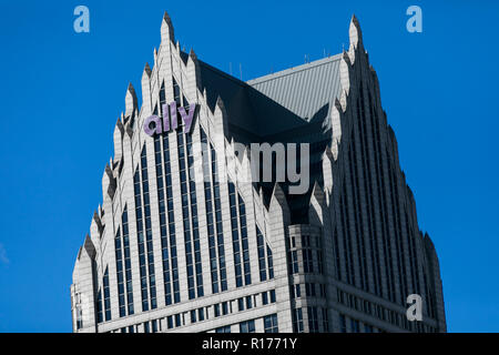 Ein logo Zeichen außerhalb der Ally Detroit Center, das Hauptquartier der Verbündeten Financial Inc., die in Detroit, Michigan, am 29. Oktober 2018. Stockfoto