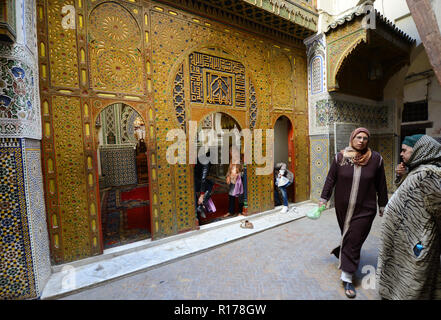 Das schöne Zaouia Moulay Idriss II Mausoleum in Fes, Marokko. Stockfoto