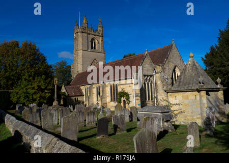 St. Mary's Church, Chiddingstone, Kent, England Die heutige Kirche hat 13. Jahrhundert Herkunft wurde aber im Wesentlichen im 14. Jahrhundert wieder aufgebaut. Die Feinen Stockfoto