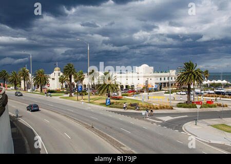 Melbourne, Australien: 25. März 2018: St Kilda Meer Bäder aus Jacka Boulevard an der Küste von Port Phillip Bay. Stockfoto