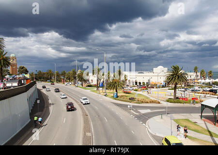 Melbourne, Australien: 25. März 2018: St Kilda Meer Bäder aus Jacka Boulevard an der Küste von Port Phillip Bay. Stockfoto