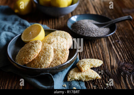 Hausgemachte Kekse mit Zitrone Aroma und Chia Samen Stockfoto