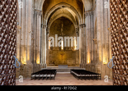 Eingangstüren vom Kreuzgang und Hauptschiff der alten Kathedrale der Stadt Lleida bekannt als La Seu Vella. Katalonien Spanien Stockfoto