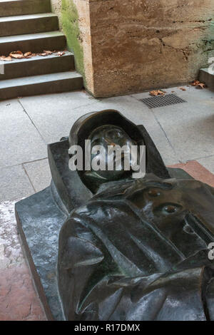 Statue des toten Soldaten in der Krypta des Kriegerdenkmal aus dem Ersten Weltkrieg, Hofgarten, München Stockfoto