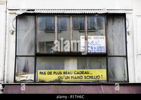 Altes Klavier Factory - Rue du Faubourg Montmartre - Paris - Frankreich Stockfoto