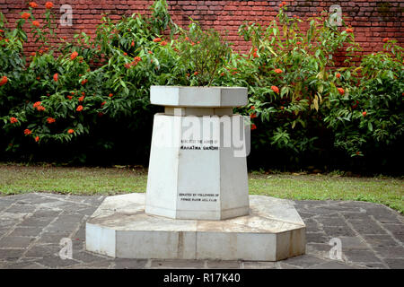 Indischen Führer Mahatma Gandhi's Asche in AgaKhan Palace in Pune entfernt begraben. Gandhi war es zu der Zeit der Freiheit kämpfen inhaftiert Stockfoto