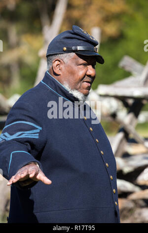 MCCONNELLS, SC (USA) - November 3, 2018: Portrait eines Afroamerikaners reenactor Schildern einer Union Soldaten an einer Amerikanischen Bürgerkrieg Reenactment. Stockfoto