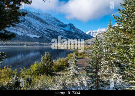 Swiftwater See nach einem Schneesturm. Glacier National Park, Montana Stockfoto