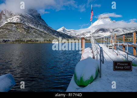 Mt Henkel das Kanu Dock und Swiftwater See nach einem Schneesturm. Glacier National Park, Montana Stockfoto