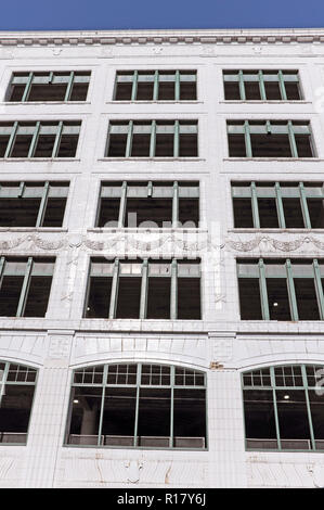 Die historische Halle Gebäude in der Innenstadt von Cleveland, Ohio, USA ist im Bau und Renovierung, da es mehr Wohnraum wird. Stockfoto