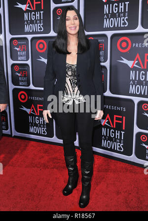 Cher anreisen, die das AFI Nacht an den Filmen am Arclight Theater in Los Angeles. Cher 179 Veranstaltung in Hollywood Leben - Kalifornien, Red Carpet Event, USA, Filmindustrie, Prominente, Fotografie, Bestof, Kunst, Kultur und Unterhaltung, Topix prominente Mode, Besten, Hollywood Leben, Event in Hollywood Leben - Kalifornien, Roter Teppich und backstage, Film Stars, TV Stars, Musik, Promis, Topix, Bestof, Kunst, Kultur und Unterhaltung, vertikal, eine Person, Fotografie, Mode, volle Länge, 2013 Anfrage tsuni@Gamma-USA.com, Kredit Tsuni/USA, Stockfoto