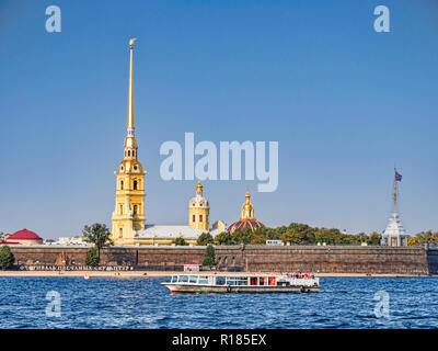 19. September 2018: St. Petersburg, Russland - Peter und Paul Festung, Zayachy Insel in der Newa, vom Fluss. Stockfoto