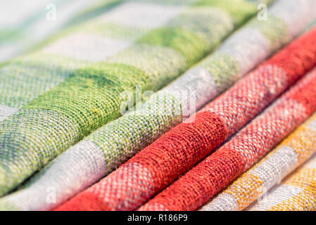 Mehrfarbige karierte Geschirrtücher closeup Stockfoto