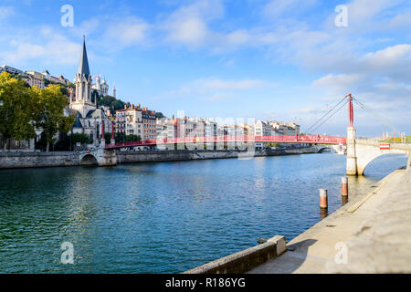 Gateway genannt "Passerelle Saint-Georges" (Gateway Saint-Georges) über die Saone (Name des Flusses), Lyon, Frankreich, Europa Stockfoto