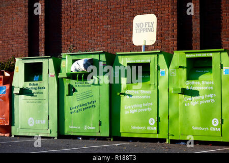 Öffentlichkeit Recycling Center bin Einrichtungen ohne schuttplatz Zeichen Stockfoto