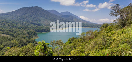 Panorama der Buyan und Tambligan Twin Lakes auf Bali, Indonesien Stockfoto