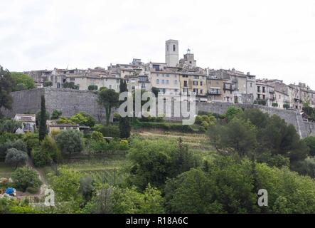 SAINT PAUL DE VENCE, Frankreich - 24 April 2017: Überblick über die kleinen ländlichen Dorf Saint Paul de Vertrauen, im Süden von Frankreich Stockfoto