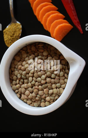 Linsensuppe preping Zutaten Stockfoto