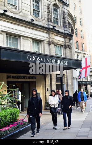 London, England, Vereinigtes Königreich. Das Grosvenor House Hotel an der Park Lane in Mayfair, im Londoner West End. Stockfoto